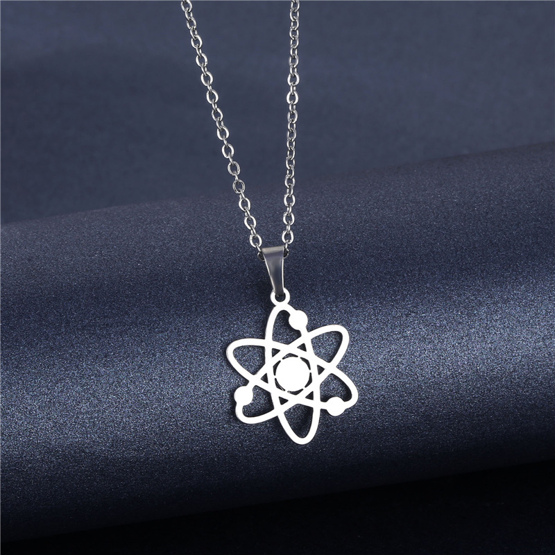 Cross-border Sold Jewelry Supply Personality Stainless Steel Flower Heart Clavicle Chain Necklace Female Geometric Accessories Pendant Wholesale display picture 2