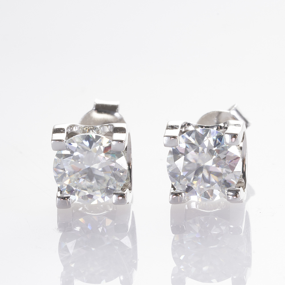 Pernos de piedra moissan S925 pernos de plata esterlina de moda toro cuatro garras pernos de diamante fábrica directa de una pieza