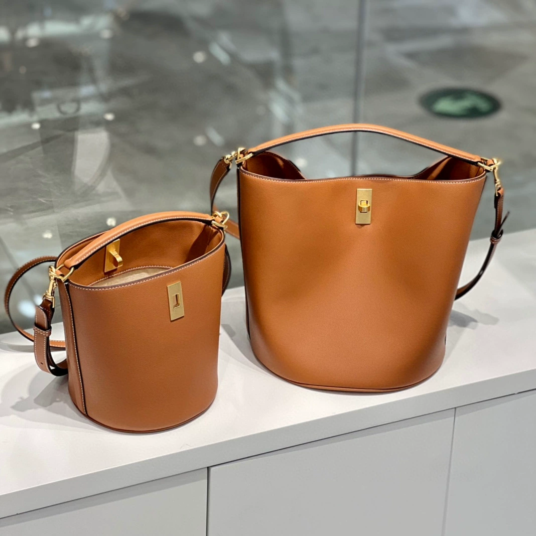 Leather capacious one-shoulder bag, phone bag, genuine leather, cowhide, high-quality style