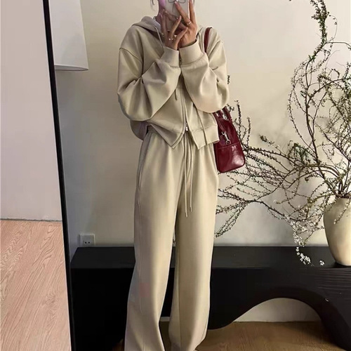 Early Spring Set with Tea-Centric Two-Piece Women's High-End Hooded Sweatshirt and Wide-Leg Pants for Sporty Leisure