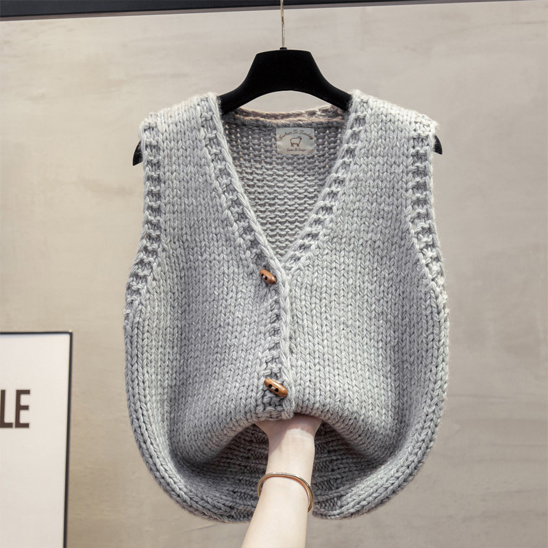 Chunky knit V-neck cardigan vest for women, 2026 spring and autumn new style, loose fit, layered with sweaters, trendy.