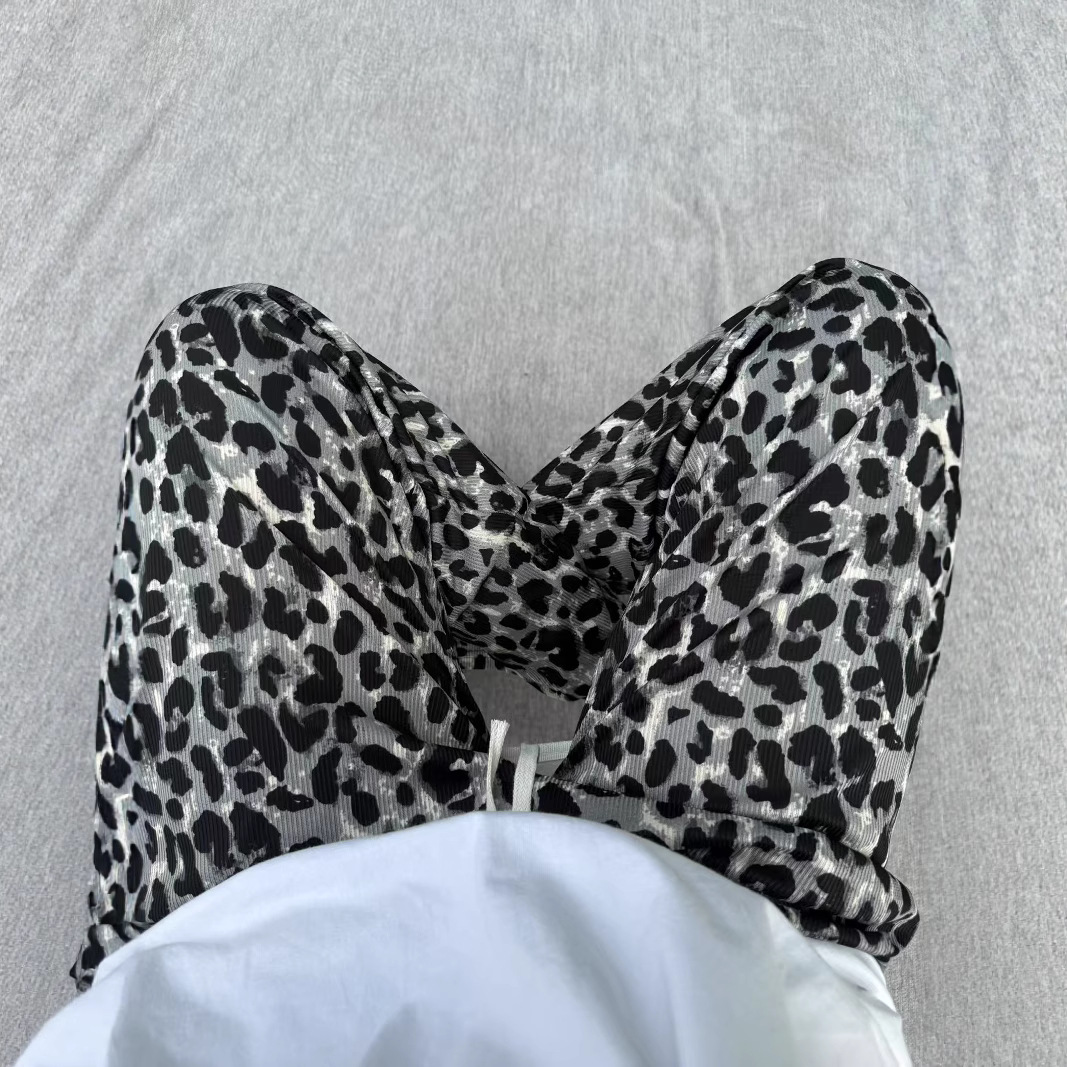 2025 pantalones anchos con estampado de leopardo de verano, cintura elástica, pantalones de pierna recta perezosos, estilo fino microelástico casual al por mayor image 3