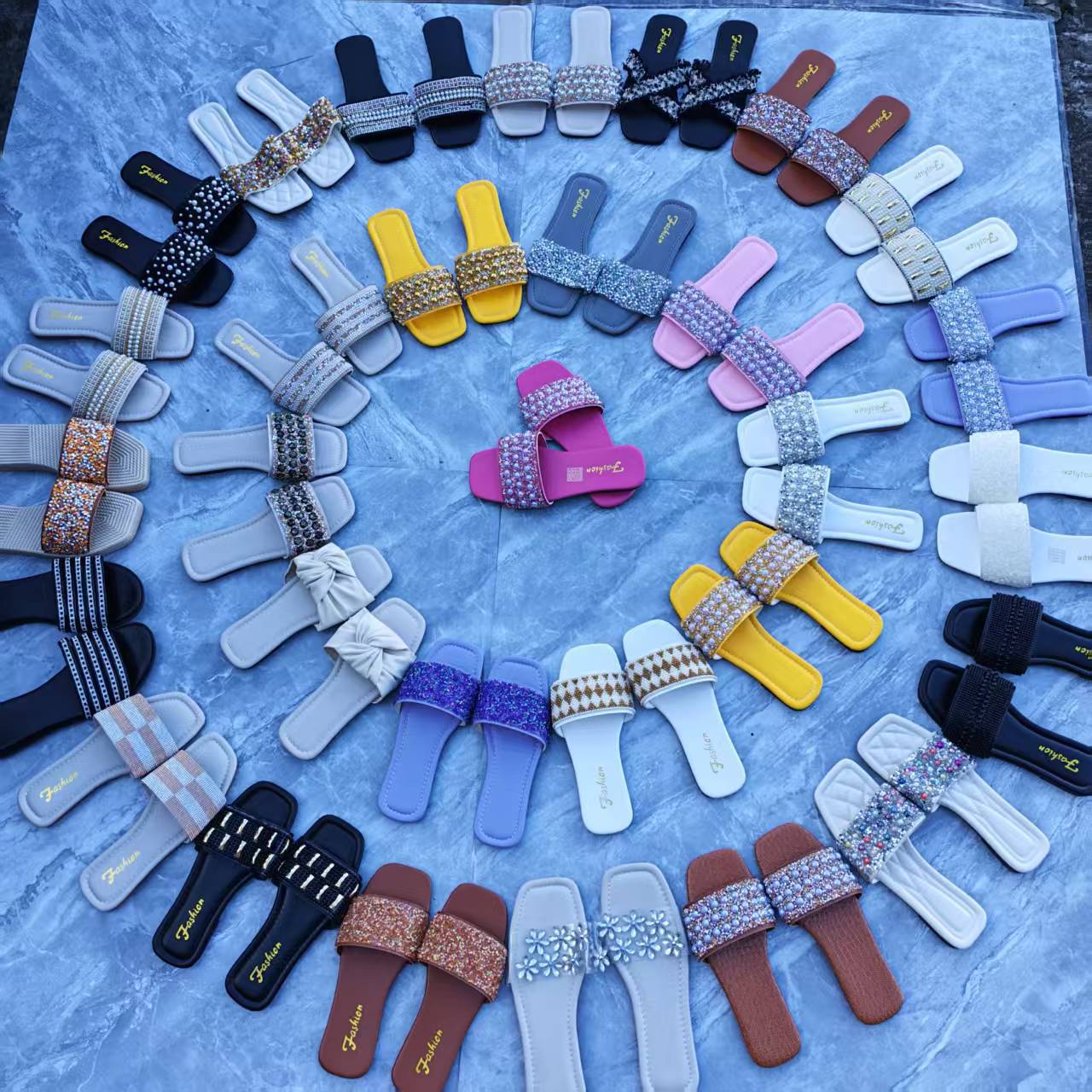 Zapatillas, zapatillas de diamante de agua, zapatillas de moda de comercio exterior, zapatillas de dedo abierto, zapatillas de playa de fondo plano, miscelánea