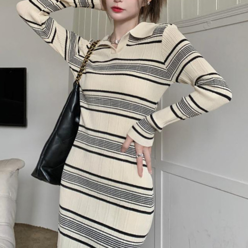 Hong Kong style Korean style black and white contrasting striped dress for women autumn and winter new slim fit and gentle temperament knitted long skirt