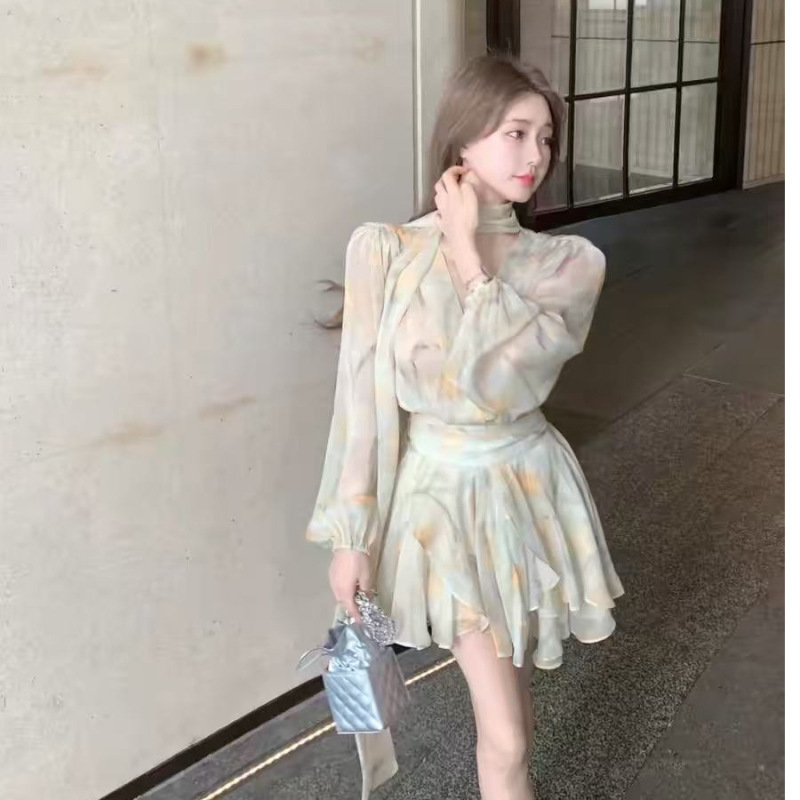 2025大码胖mm法式碎花v领长袖连衣裙女秋冬温柔设计感收腰a字短裙|undefined