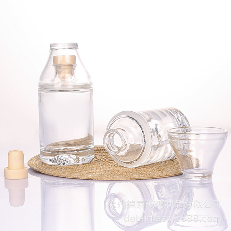 Nueva botella de vino vacía de cristal 100ml con la botella de vino blanca hecha en casa de la taza