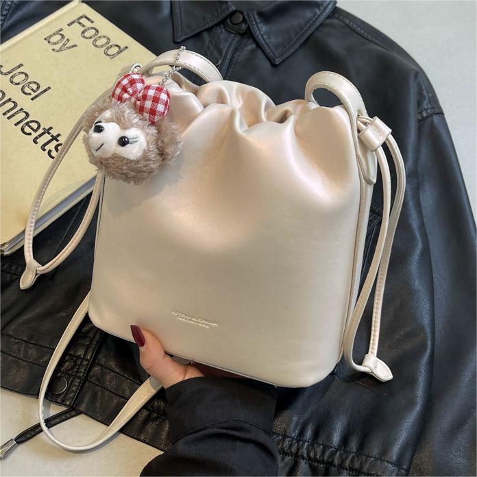 Este año, la popularidad de la bolsa de cinturón de fiebre ultra caliente para mujeres 2024 nuevo estilo de moda universal bolso de hombro de alta calidad bolso de cubo