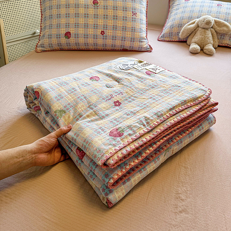 Maternity and Baby-Grade Class a Cloud-Like Wrinkle Double-Layer Gauze Summer Quilt with Scalloped Edges, Summer Cooling Quilt, Triangular Stitch Air-Conditioning Quilt, Available for Wholesale