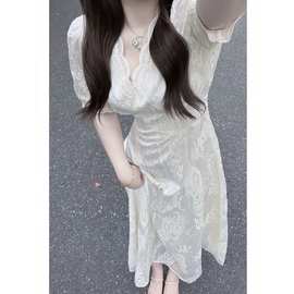2024春夏新款女装法式气质小香风白色v领连衣裙子质感感