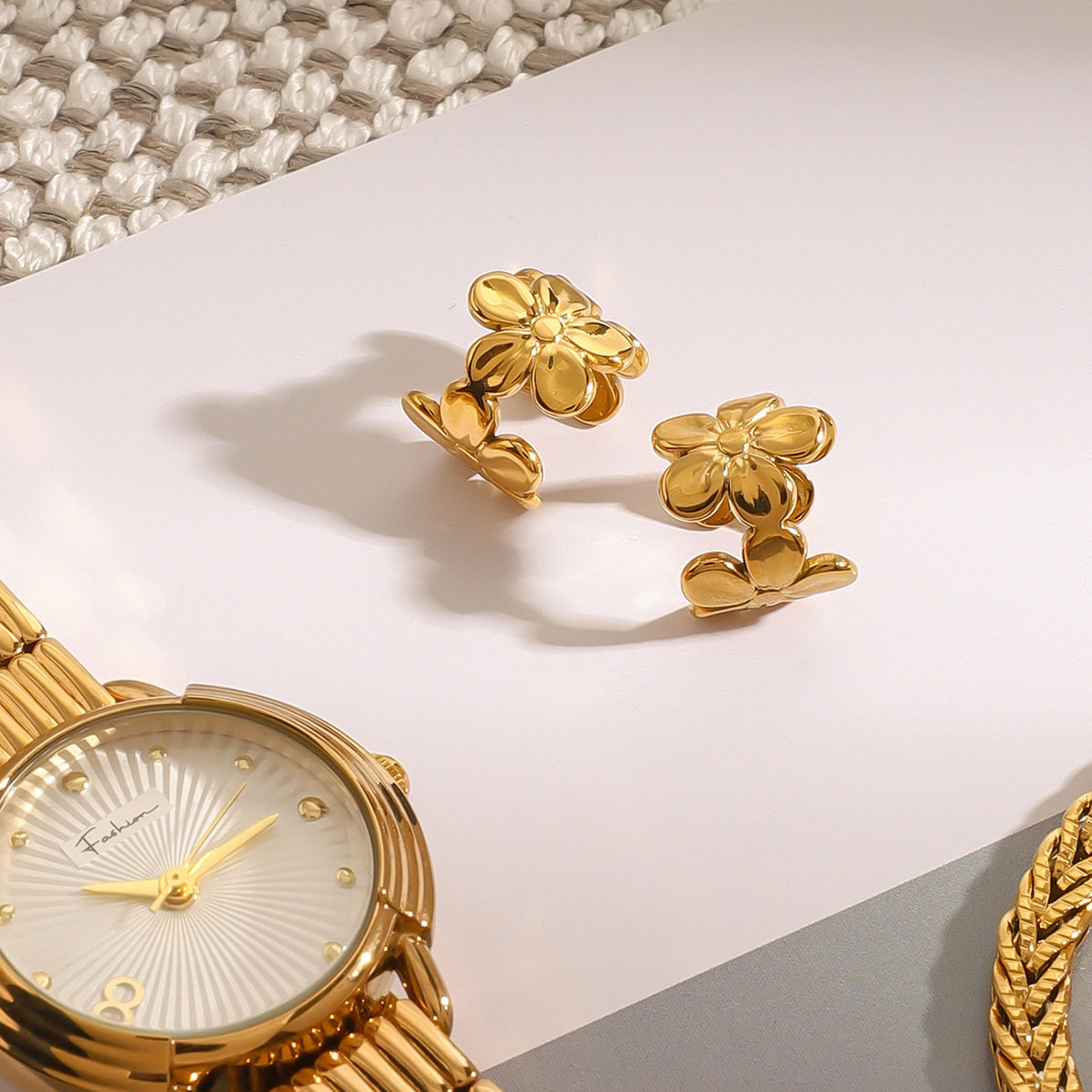 JEDING Europa y América, pendientes de flores de acero inoxidable, pendientes de acero sin agujeros de orejas, pendientes transfronterizos.