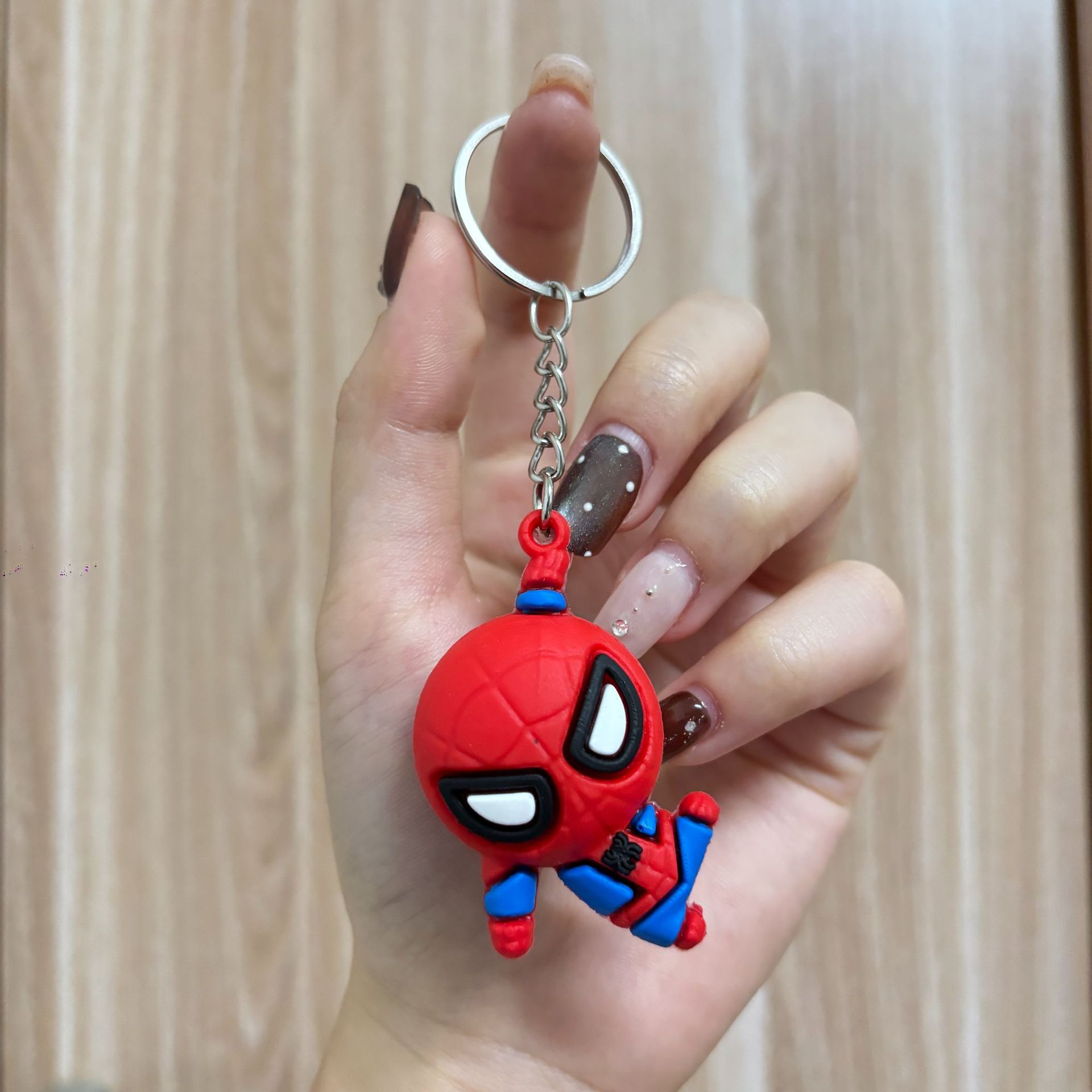 Four-link chain Spider-Man* one-hand hanging 1
