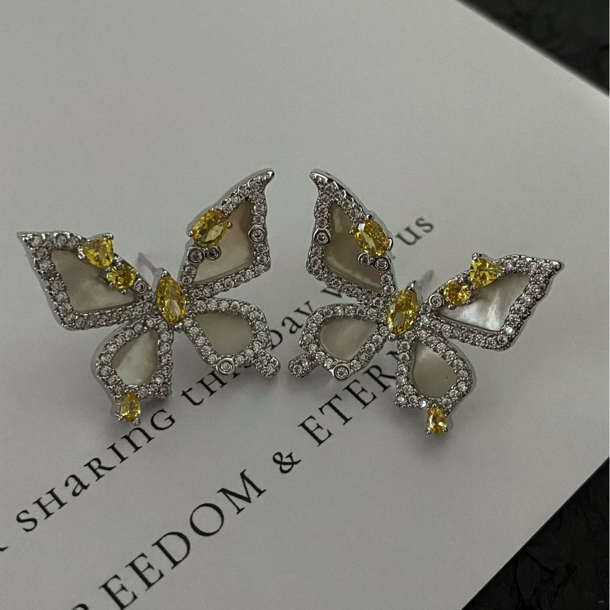 Д Earrings, zirconium?