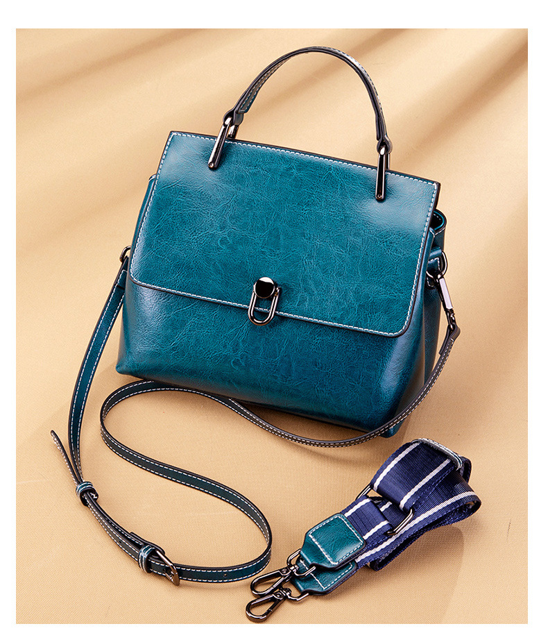 Leather Material Solid Color Pattern All Seasons Season Women's Medium All Seasons Leather Solid Color Fashion Streetwear Metal Button Square Zipper Shoulder Bag Handbag