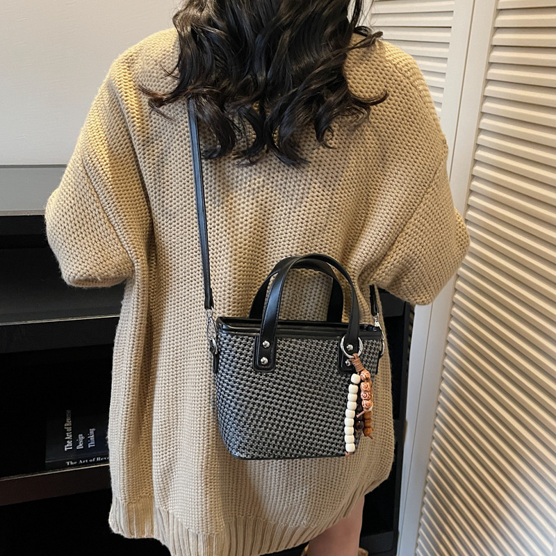 Simple bolso de cesta de comida de mano mujer 2025 invierno nuevo estilo de alto nivel bolso de hombro de lujo ligero bolso de cubo