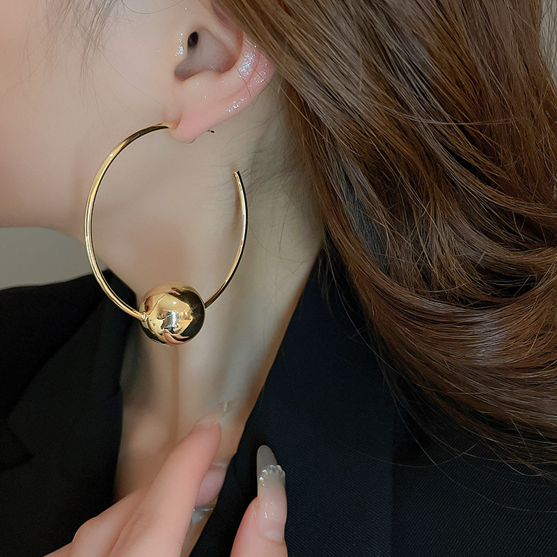 Pendientes ovalados simples de aguja de plata Pendientes de tendencia de personalidad transfronteriza europea y americana Pendientes de diseño de todo fósforo de nicho al por mayor