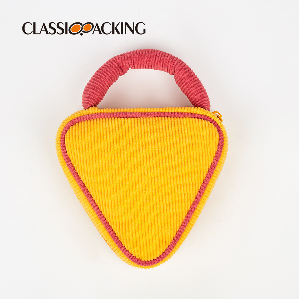 La tendencia del fabricante de la nueva bolsa de tarjetas colgante, la bolsa de almacenamiento de cosméticos de la serie de algodón triangulares creativos se puede imprimir con el logotipo