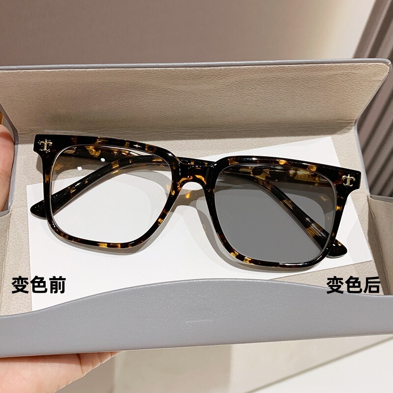 Color-Changing Multifocal Fashionable Retro Cross-Border Artistic Eyeglass Frames for Middle-Aged and Elderly People, Anti-Blue Light Reading Glasses