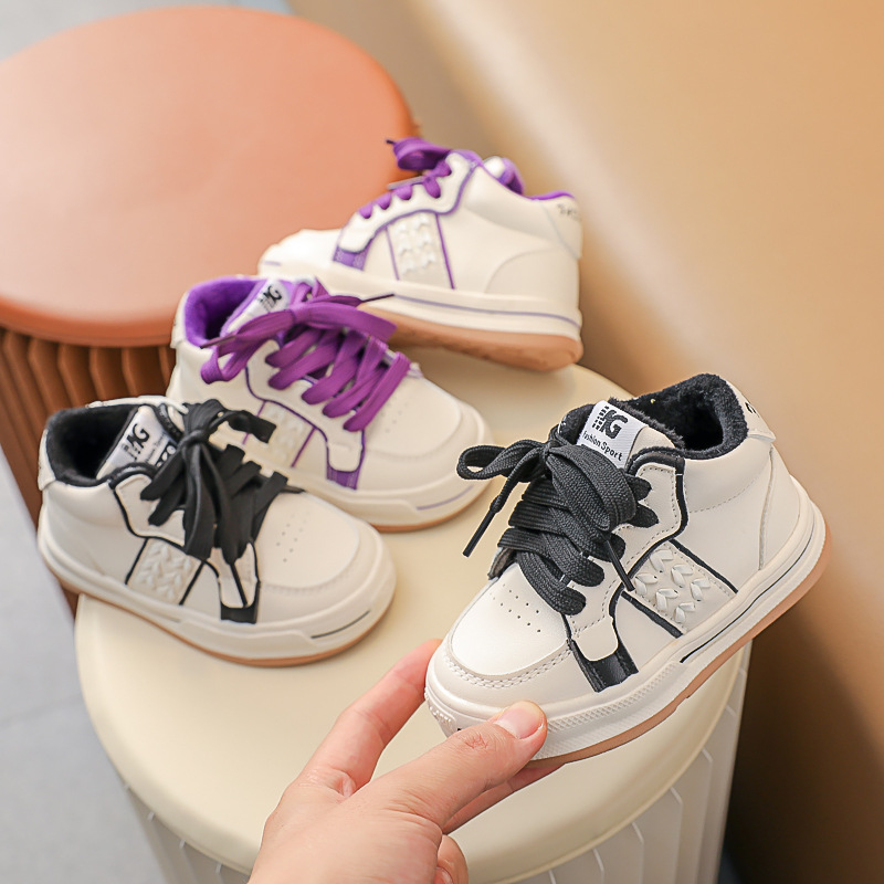 Zapatillas forradas de lana para niñas 2022 Otoño e Invierno nueva superficie de cuero con orejas de trigo acolchadas de algodón zapatilla niños medianos y pequeños niños cálidos zapatos acolchados de algodón