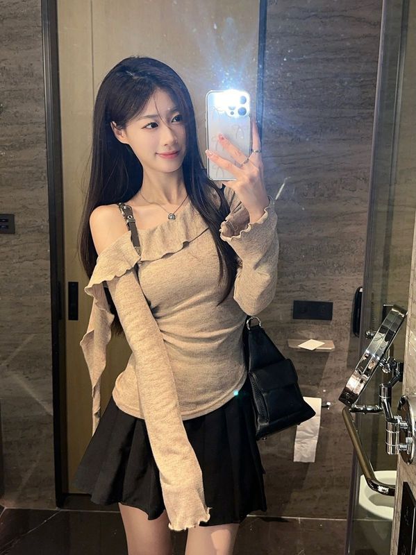 荷叶边褶皱长袖针织衫女秋季新款辣妹设计感小众修身掐腰露肩上衣|undefined