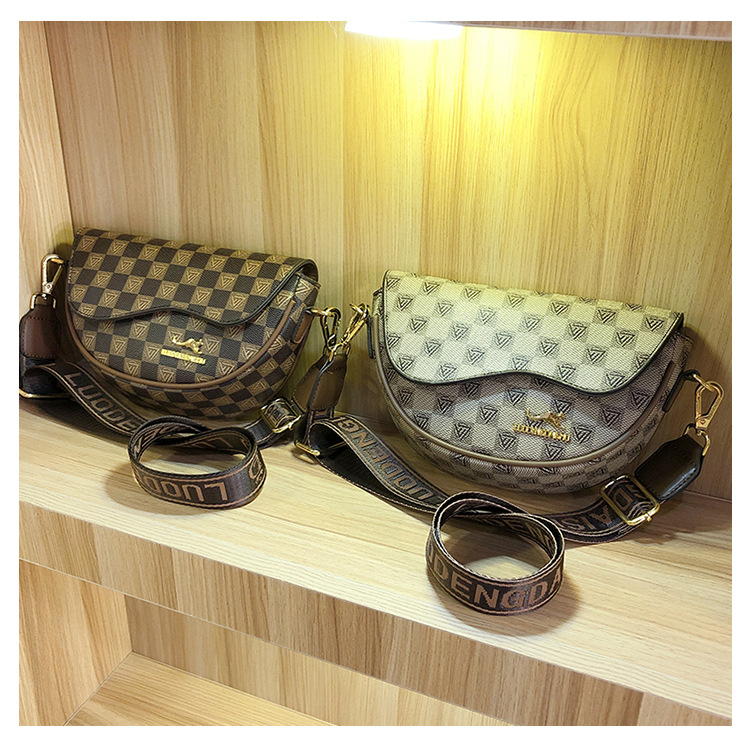 Women's Shoulder Bag Retro Printed Saddle Crossbody Bag Stylish_voghion.com
