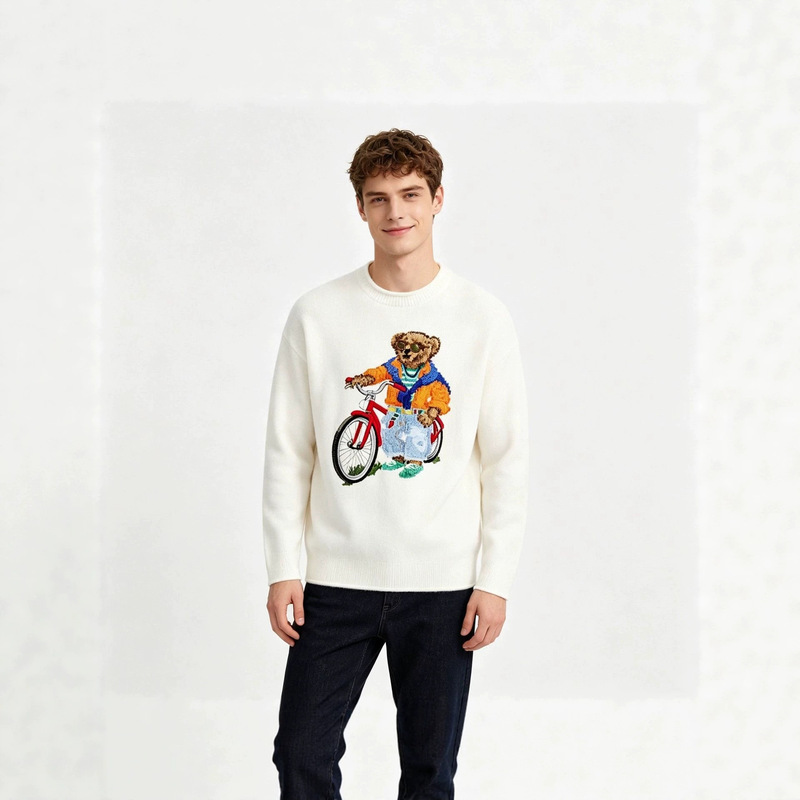 RL's new autumn/winter collection features a cute cartoon bear design, with a unisex style, a rolled collar, long sleeves, and a cotton knit sweater that gives a youthful and stylish look