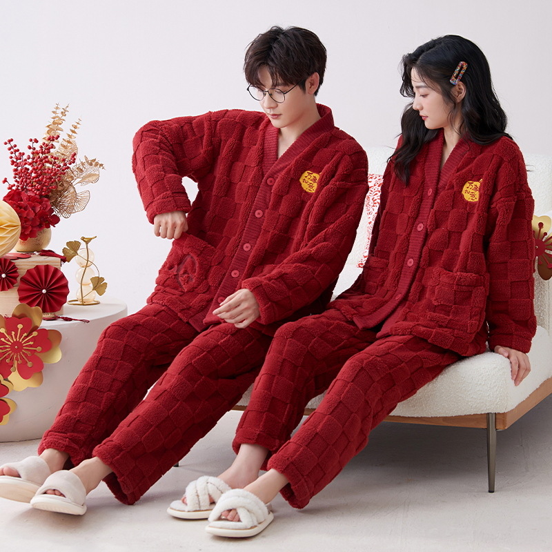 Pareja de pijamas de otoño e invierno para hombres y mujeres de lana de coral engrosada de franela forrada de lana traje rojo de boda