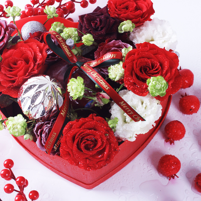 Factory direct sales set of two heart-shaped plastic crystal boxes, floral packaging, flower arrangement gift boxes, transparent window rose boxes
