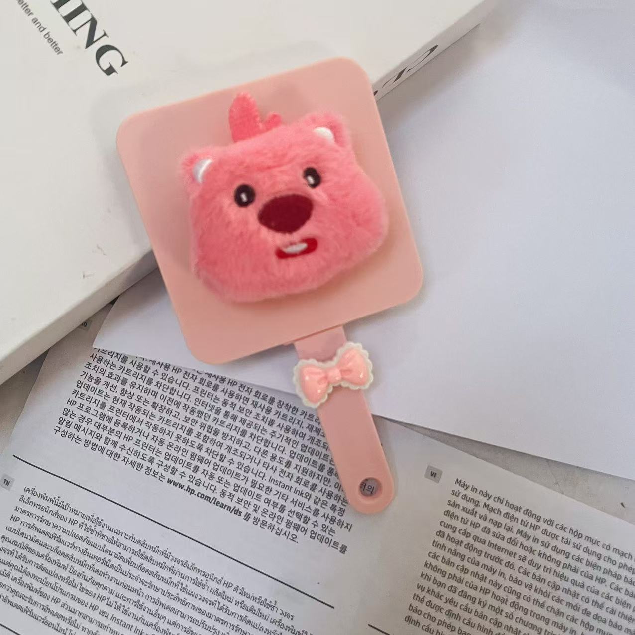 Mango de dibujos animados de castor con peine, espejo de maquillaje portátil, peine de espejo de corazón de niña