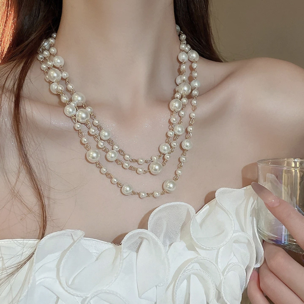 Elegant necklace from pearl