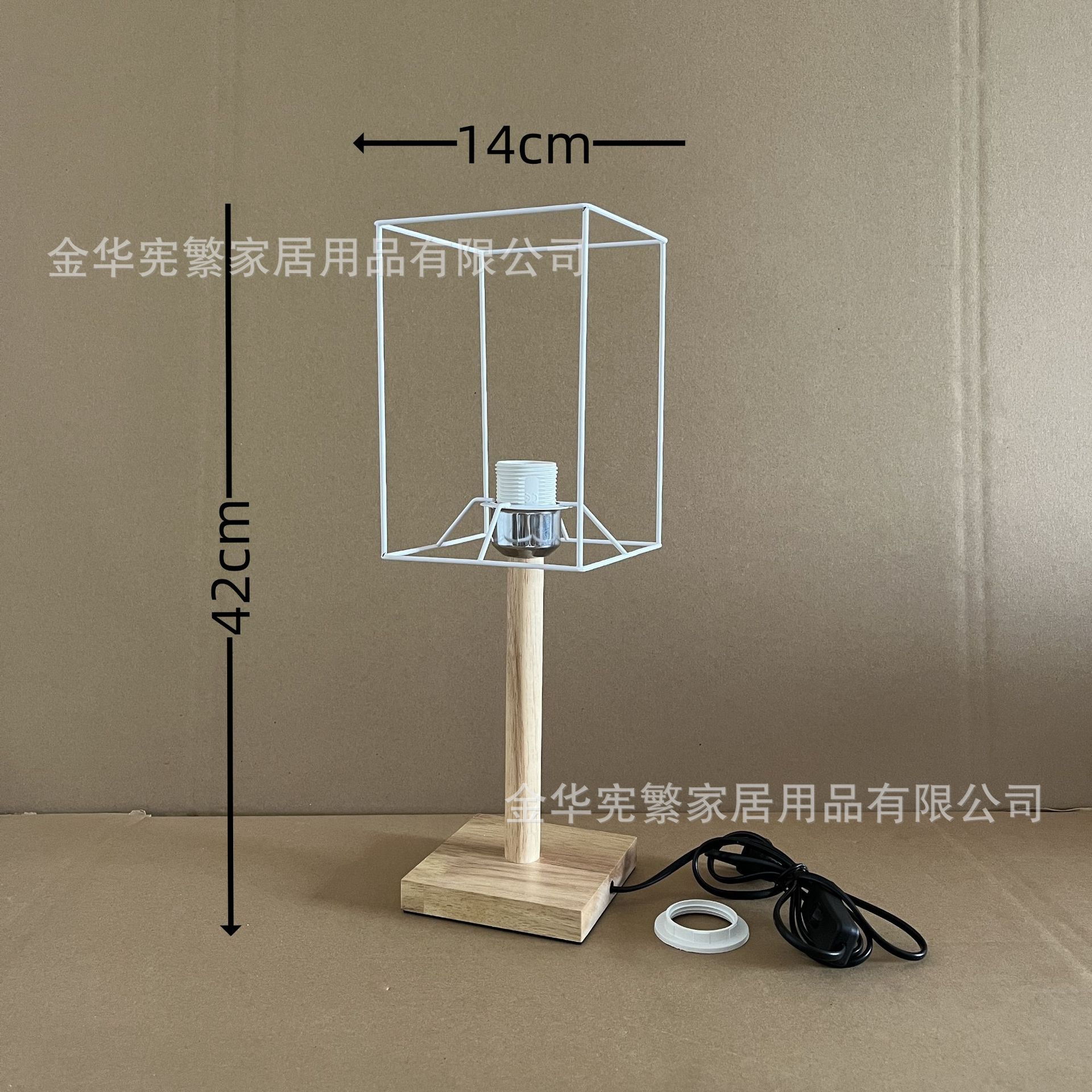 14x20 정사각형 철 프레임 + 28 높이 정사각형 나무 베이스