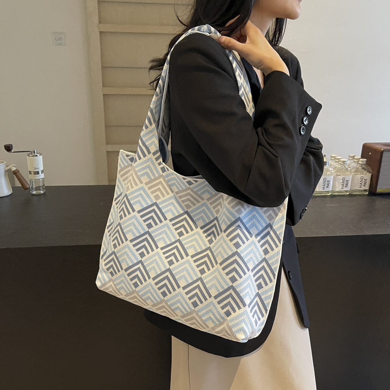 Simple and large-capacity single-shoulder bag, fashionable striped bucket bag for students going out, tote bag for commuting to work, batch undefined