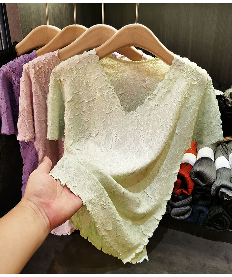 Áo phông cổ chữ V xếp ly tay ngắn nữ tính, dễ phối đồ — Màu đen, Màu tím nhạt, Màu xanh đậu, Màu tím chi tiết 4