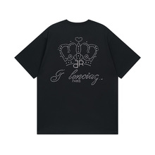 ��Ʒ�|b�Ұ������t���󱳻ʹڽ���LOGO�C荌��ɈA�I������Ůͬ��