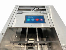 新款一体式食品包装带纸盒标签分页打标机自动日期打印流水式喷码