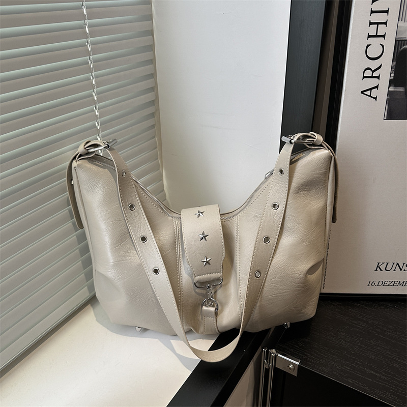 Comercio exterior transfronterizo viento perezoso bolso de alta capacidad de alta calidad nuevo estilo de locomotora de alta gama remache bolso de hombro de mano con remache