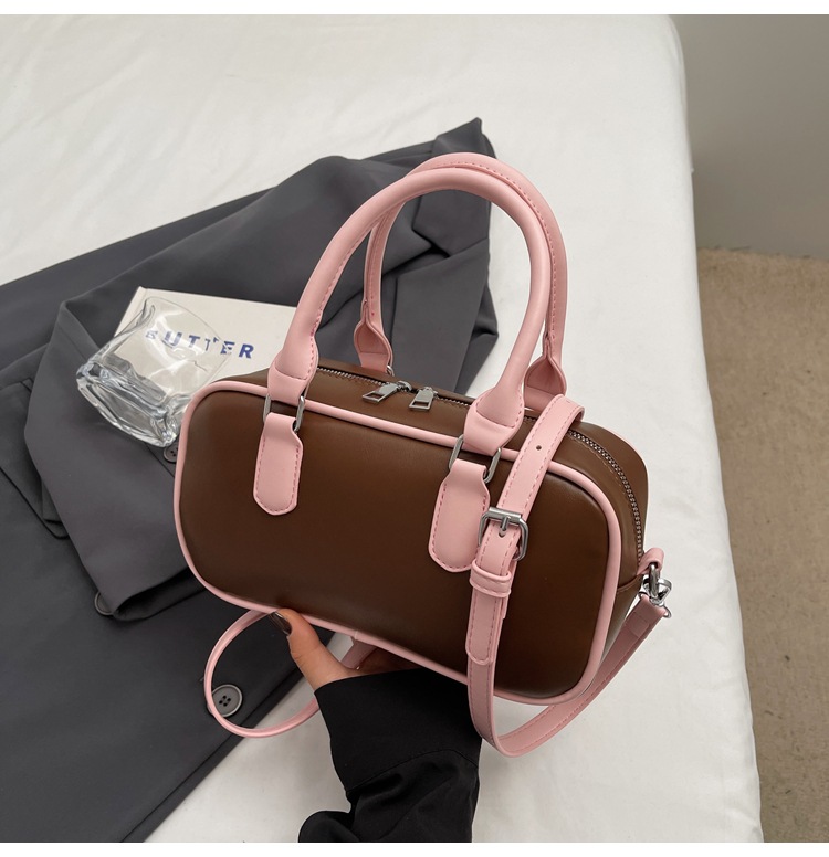 펜던트가 없는 브라운과 핑크