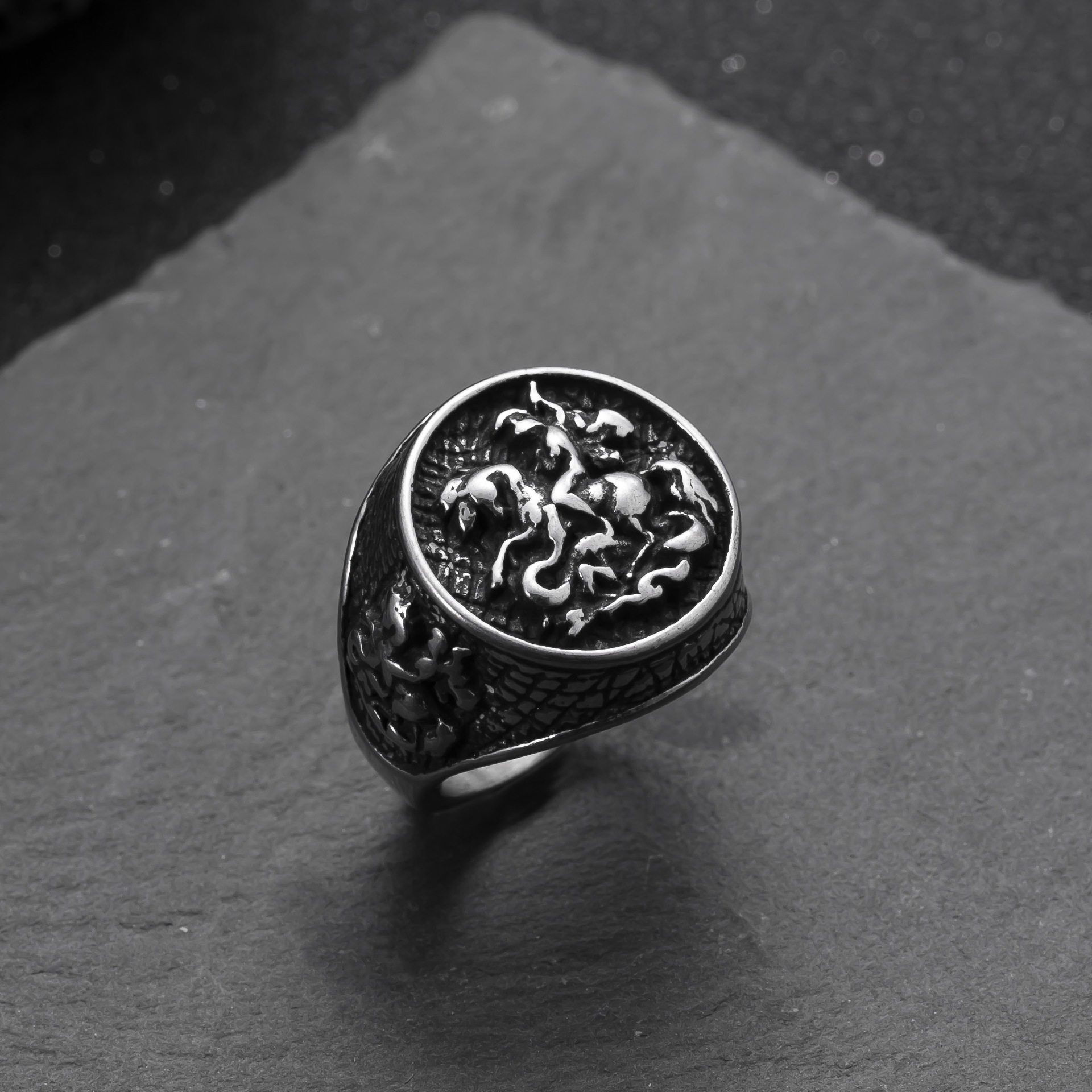 Anillo de acero inoxidable transfronterizo europeo y americano Cruz de fundición Anillo de hombre Hip Hop Retro Fabricante al por mayor de joyería de acero de titanio