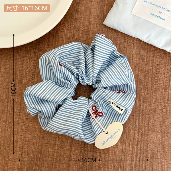 Blue hairgrip with bow