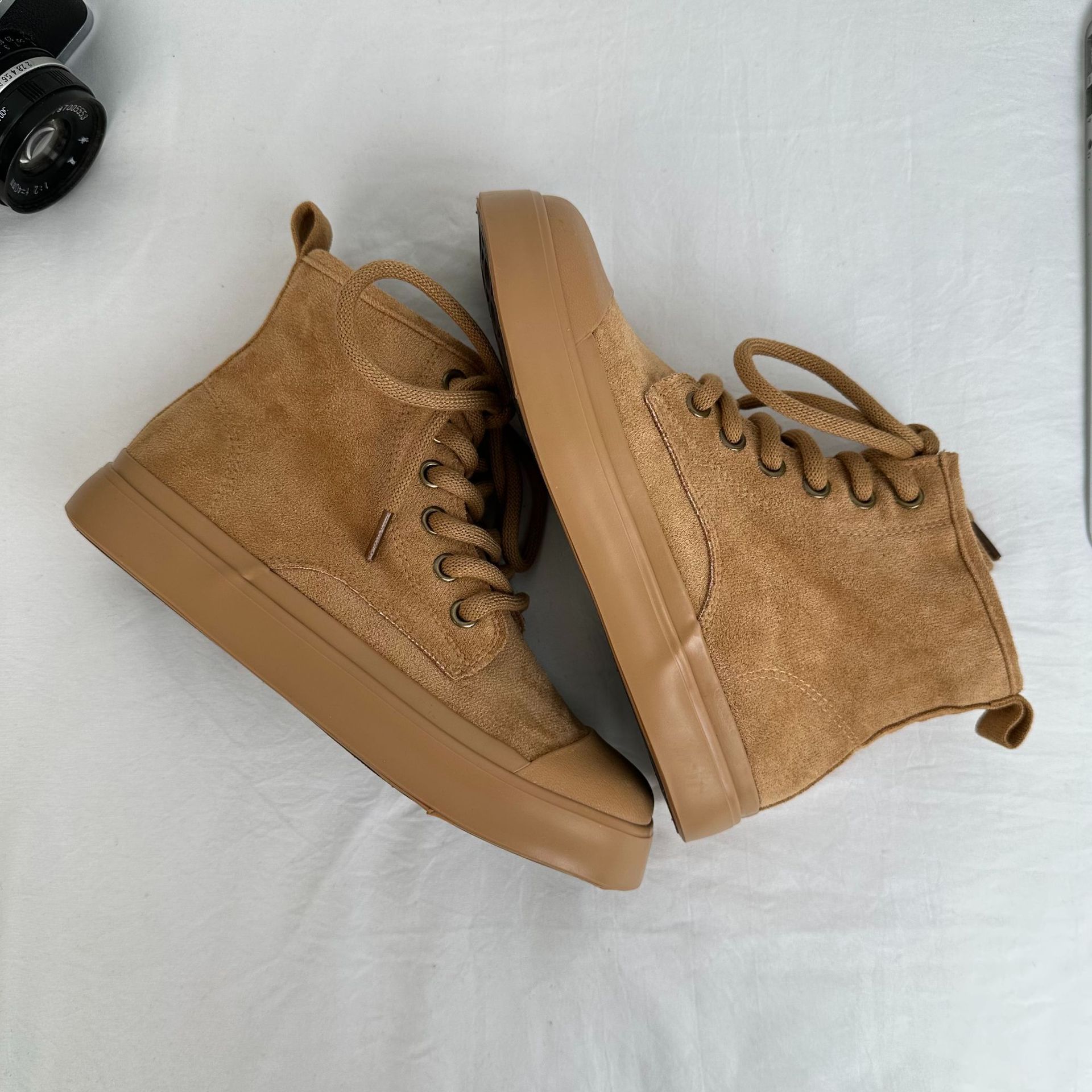 Zapatillas de plataforma de caña alta de onda lejana, todo fósforo 2024 otoño e invierno nuevas botas cortas, zapatos de lona casuales coreanos para mujer