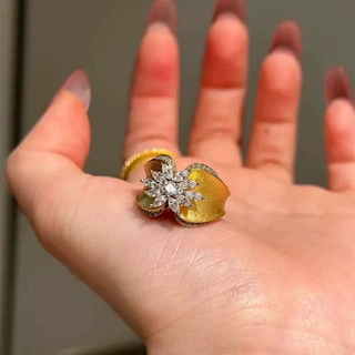 小红书同款复古拉丝锆石戒指批发轻奢高级感蝶恋花爆闪满钻指环女