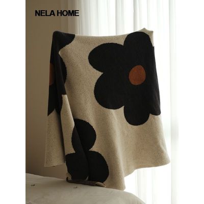 designer Sun flower Half of cashmere knitting blanket sofa Office Nap blanket Four seasons Leisure blanket