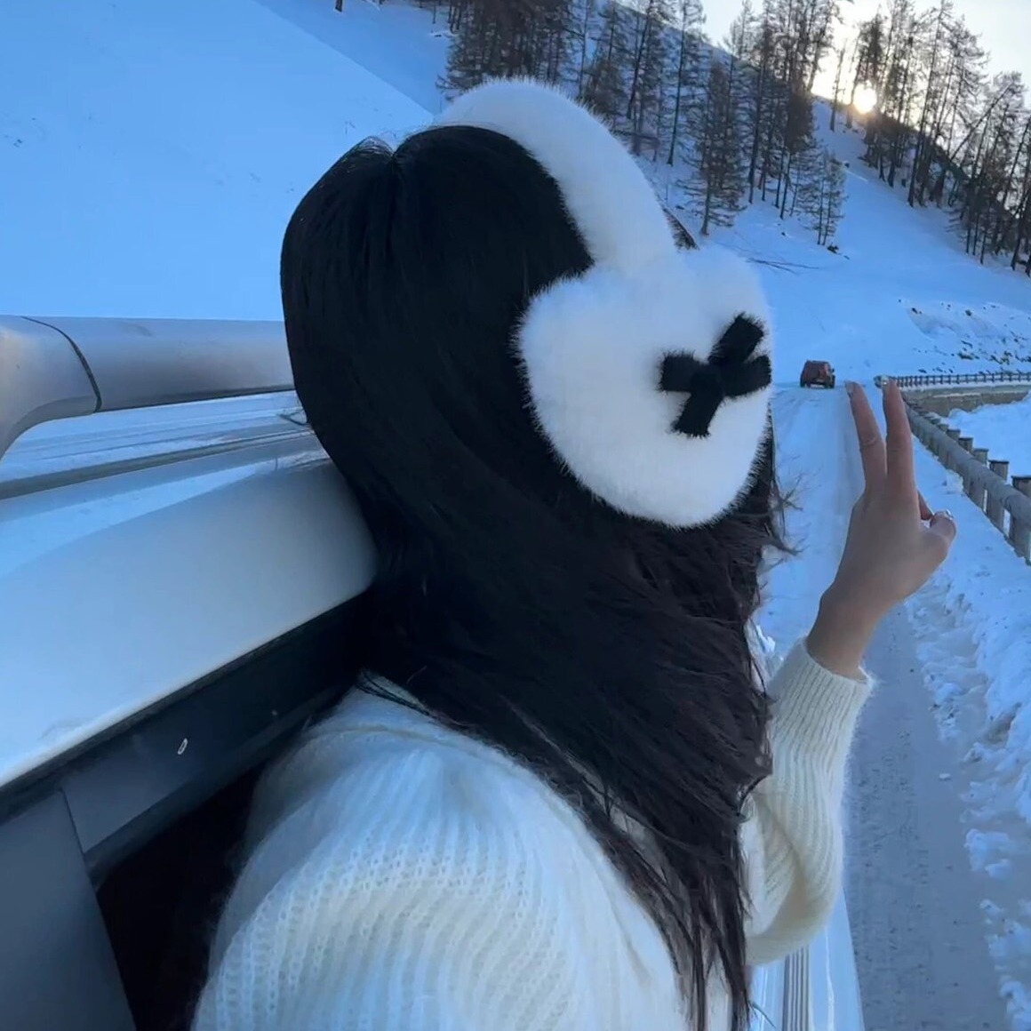 Autumn and winter Korean style new cold-proof and warm plus velvet bow earmuffs for women cute love shape earmuffs ear warm cycling