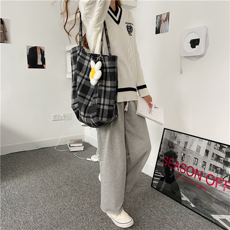 0981 Simple ins checkered woolen single-shoulder bag, hand-held cloth bag, student large-capacity shopping bag, laid-back style women's bag undefined