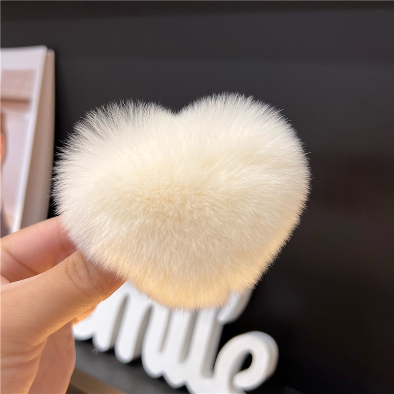 Women's Cute Simple Style Heart Shape Rabbit Fur Hair Clip display picture 3