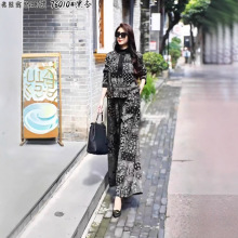 新款大码女装 高档复古印花大气圆领上衣配裤子 宽松大版气质女装