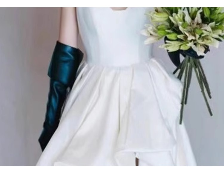 Abito da sposa elegante in raso stile mori con spalline_voghion.com
