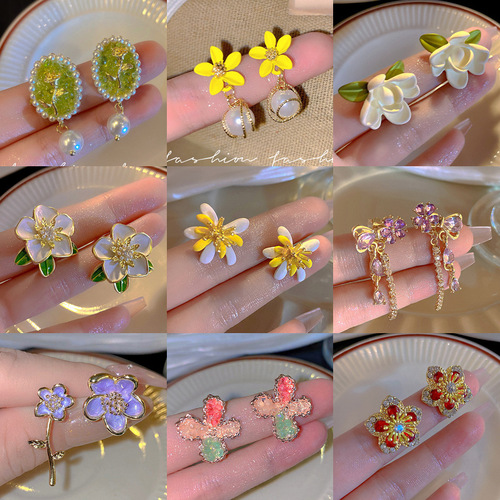 S925 Silver Needle Small Fresh Flower Earrings for Women  New Trendy Sensational High-end Versatile Temperament Earrings
