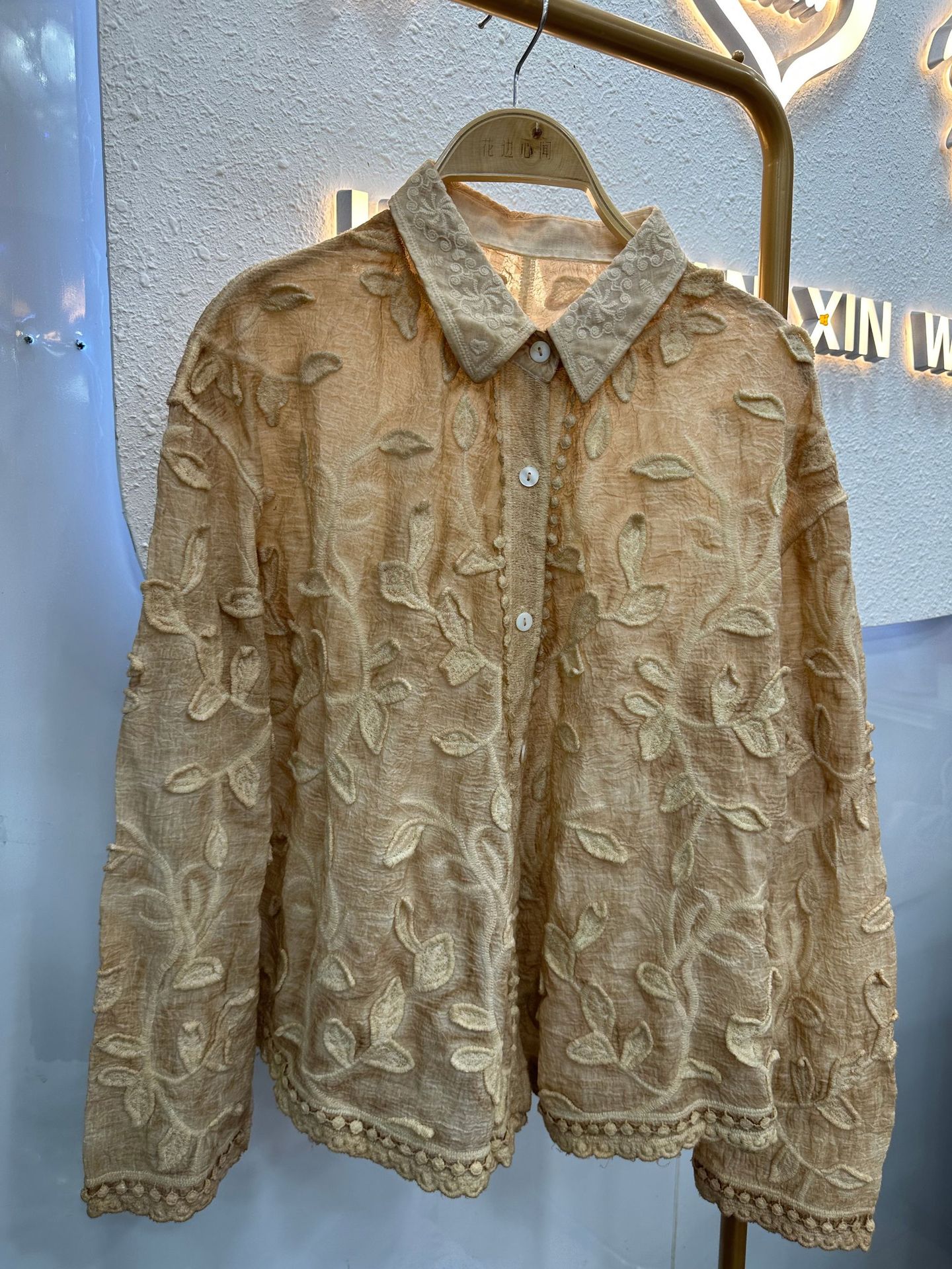 French-style Romantic And Exquisite Three-dimensional Jacquard Collared Shirt For Women, 2025 Spring New Loose Vintage_ecoleips.com