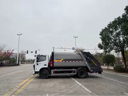 批量出口哈萨克斯坦10.5方压缩垃圾车厂家直销 大量现货
