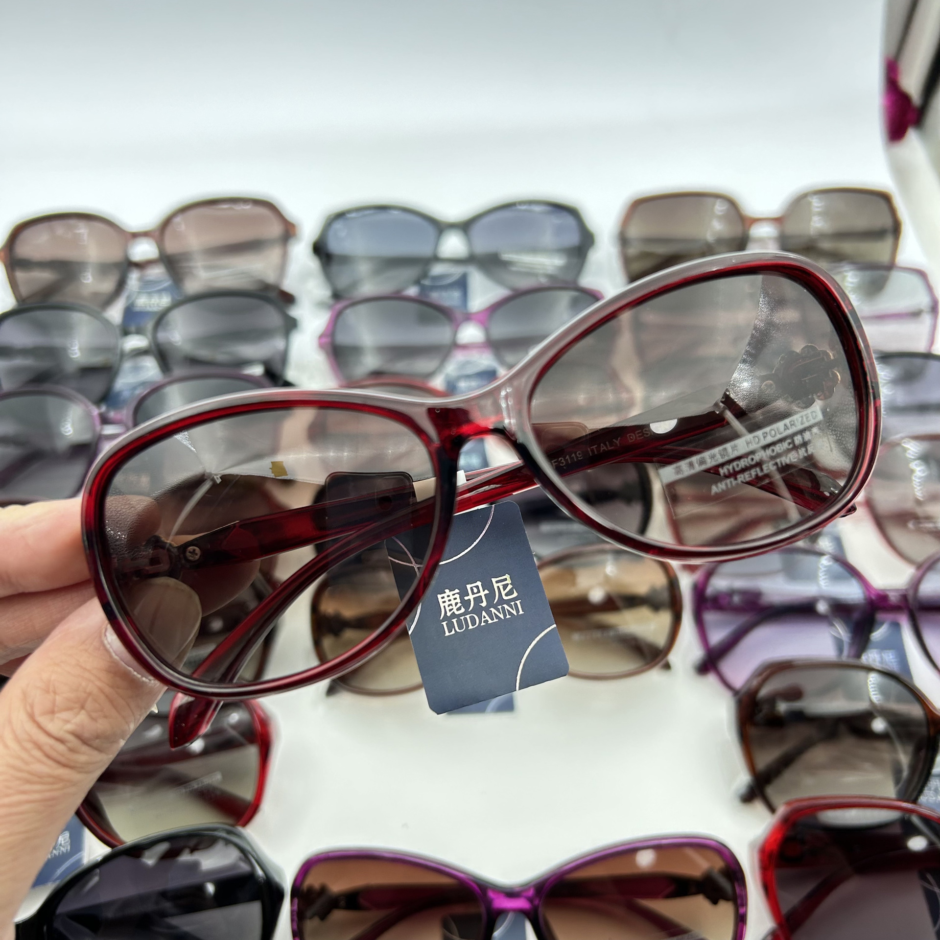 Polarized sunglasses for middle-aged and elderly women, anti-UV sunglasses with large and small frames for mothers, outdoor driving sunglasses, fashion-forward